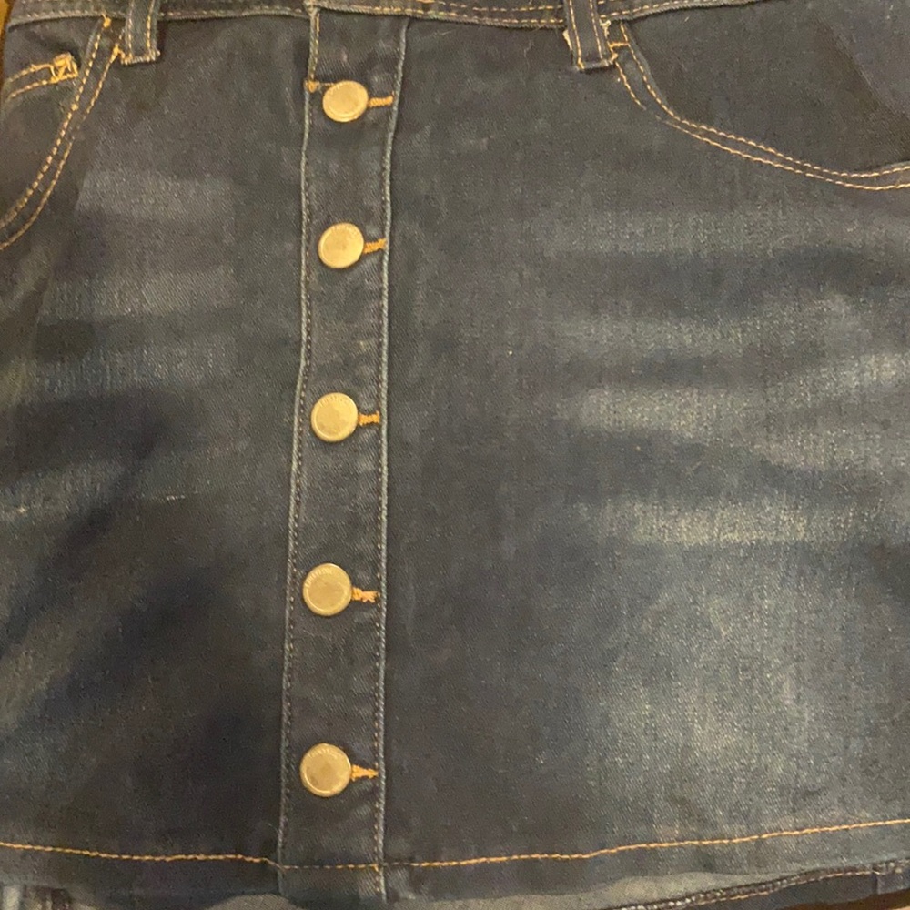 A  Jean skirt
